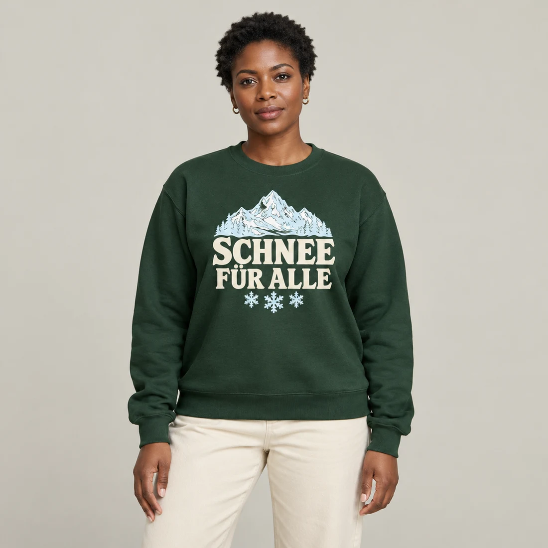 Tannengrüner Unisex-Pullover: Berglandschaft und heller Schriftzug Schnee für alle